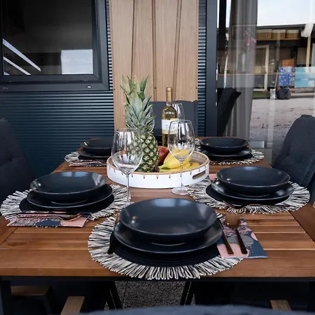 Innova Travelvir - Mobhome Mia